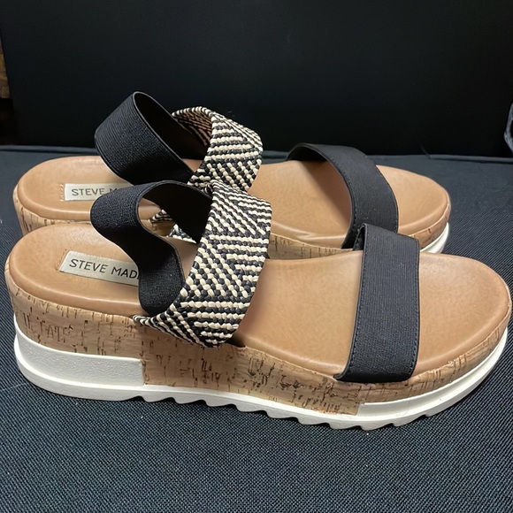 Steve Madden off white and black shoes with strap size 8 - Picture 2 of 5